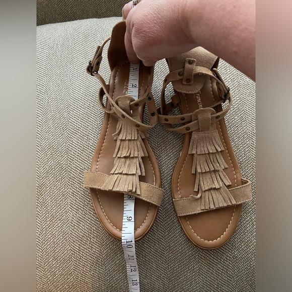 Boho Suede Fringe Festival Sandals. Tan W/Antique Brass Rivet Studs. Size 8. - Picture 10 of 11